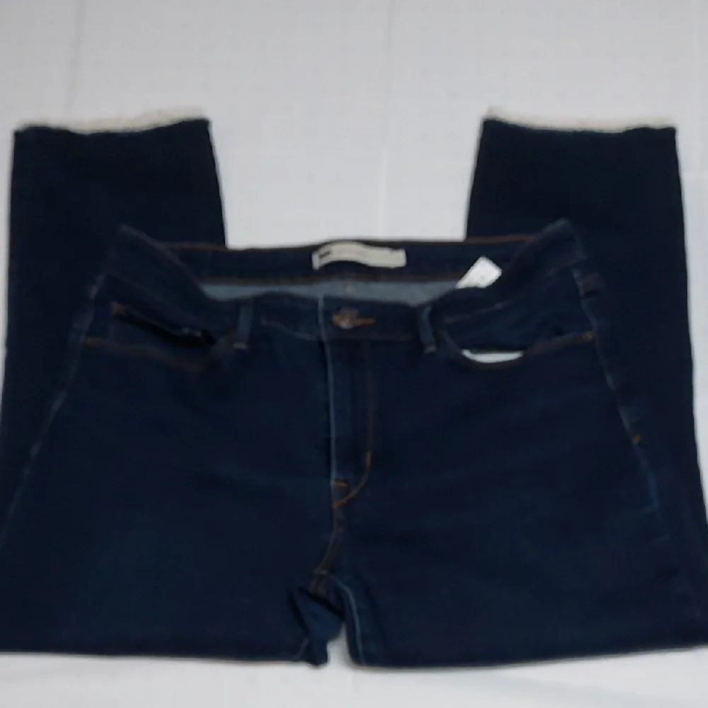 Levis Women's Blue Jeans Sz 14 - Picture 2 of 9